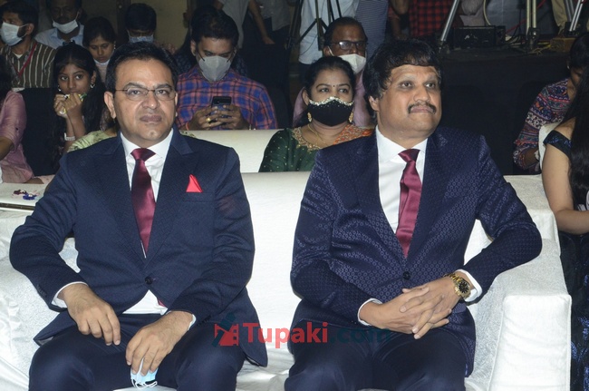 Mahesh Babu as BIG C mobiles Brand Ambassador event photos